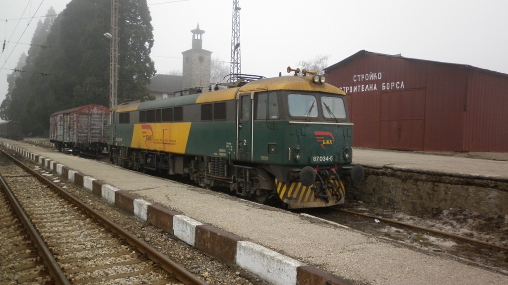 87034